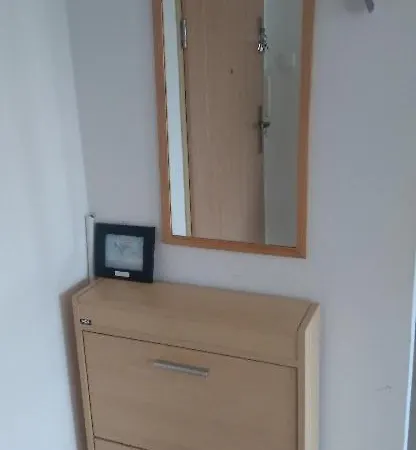Apartmán Jasne Sloneczne Mieszkanie Niedaleko Lotniska